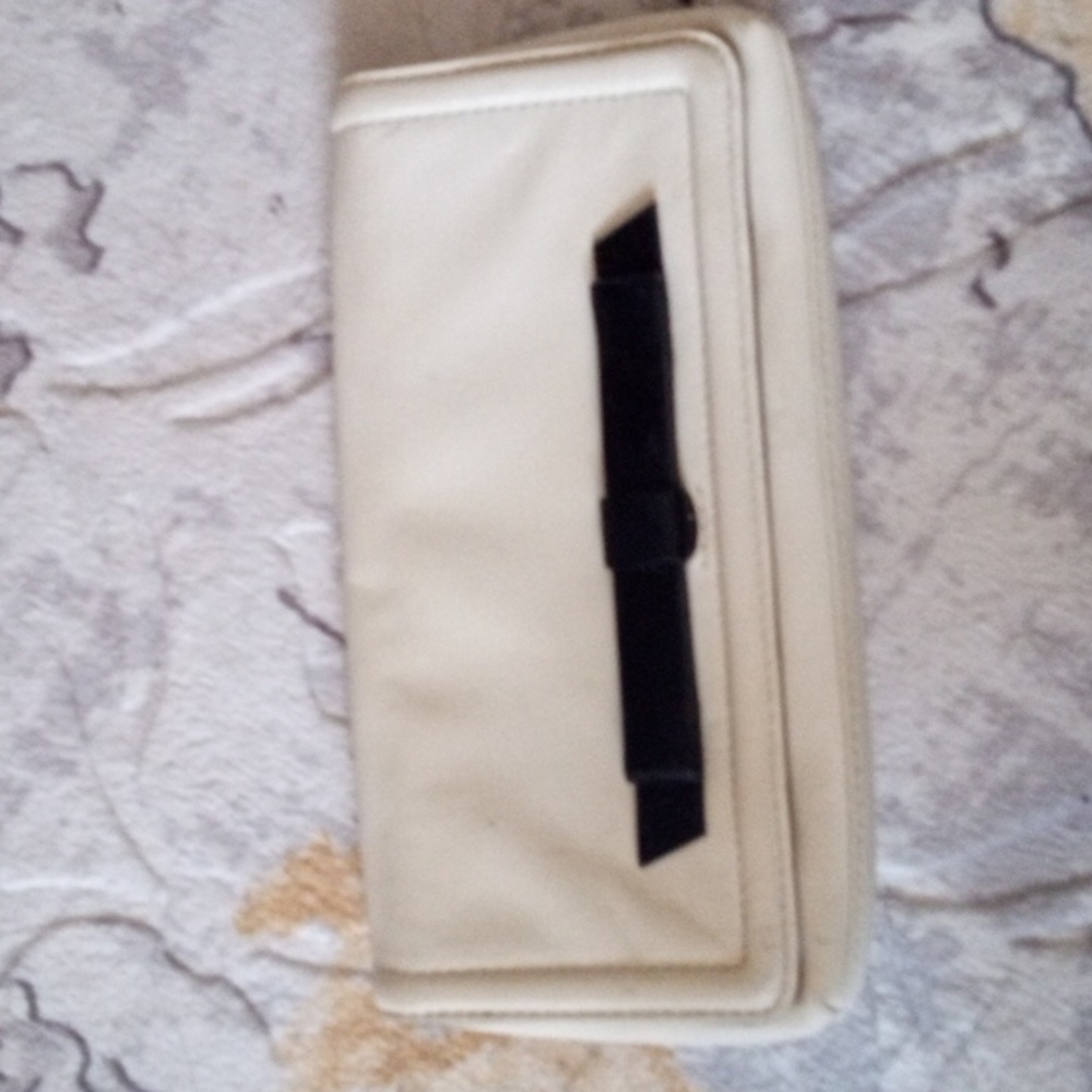 Clasp wallet - Picture 2 of 3